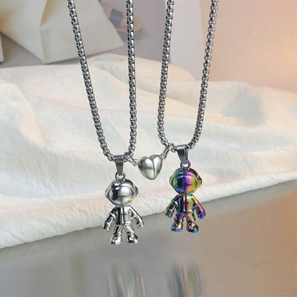 Big-astronaut-necklace